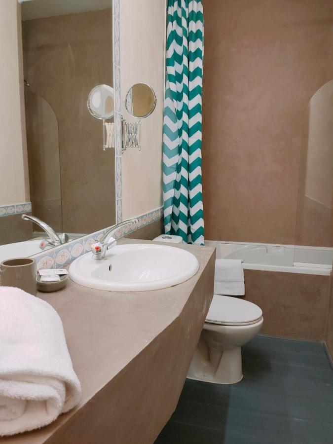 Le Royal Hotel Saint-Pol-sur-Ternoise 外观 照片
