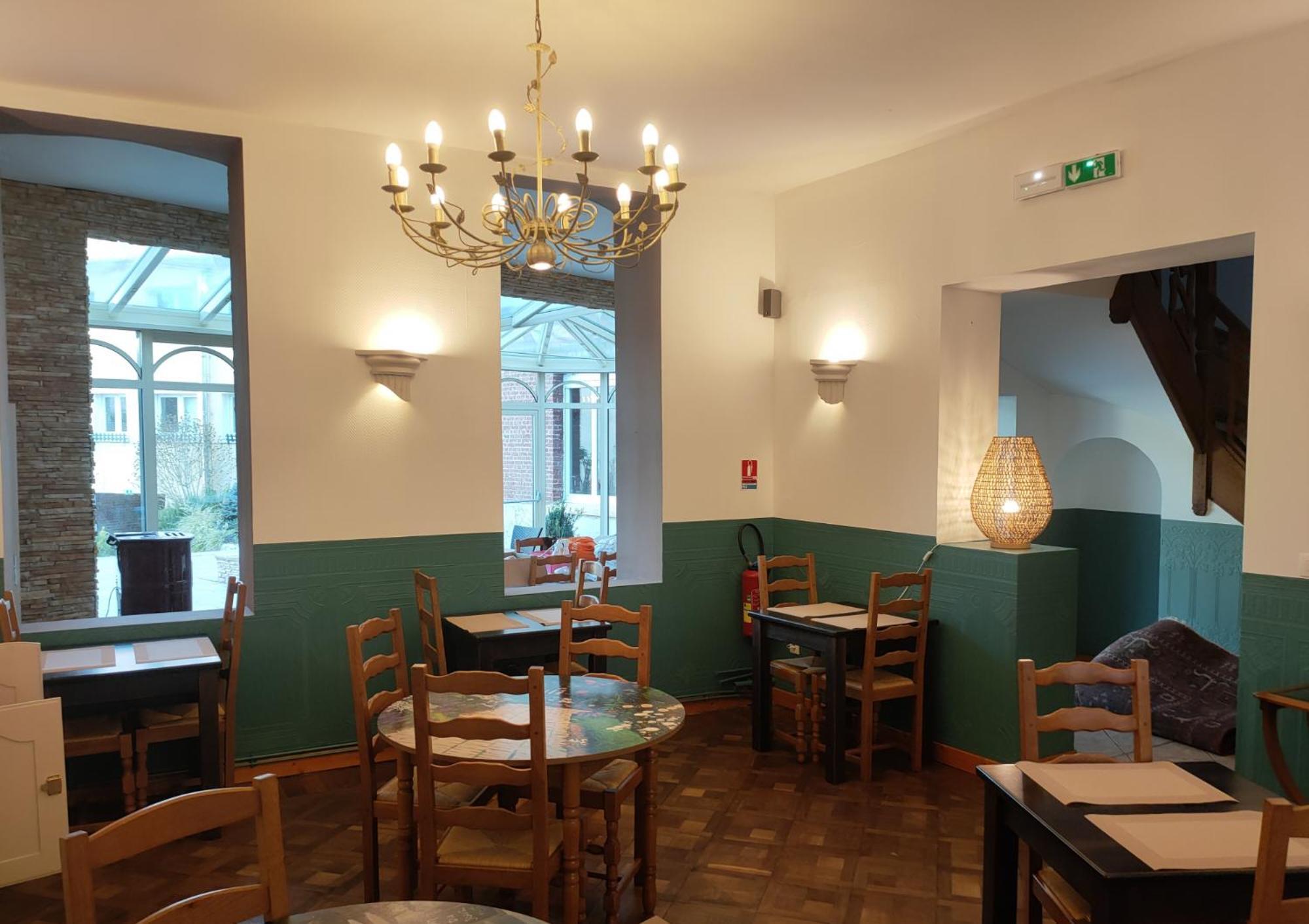 Le Royal Hotel Saint-Pol-sur-Ternoise 外观 照片